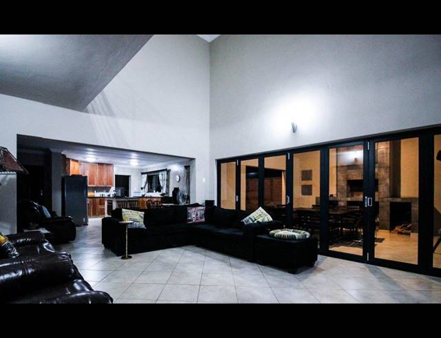 4 BEDROOM HOUSE FOR SALE IN FLORAUNA